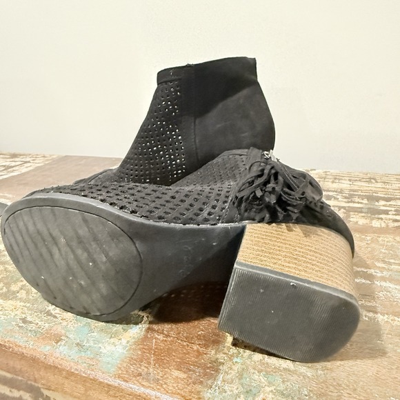 Qupid Preforated Ankle Booties Black Size 8 Open Toe Heels Tassel Side Zip Boho - Picture 5 of 5